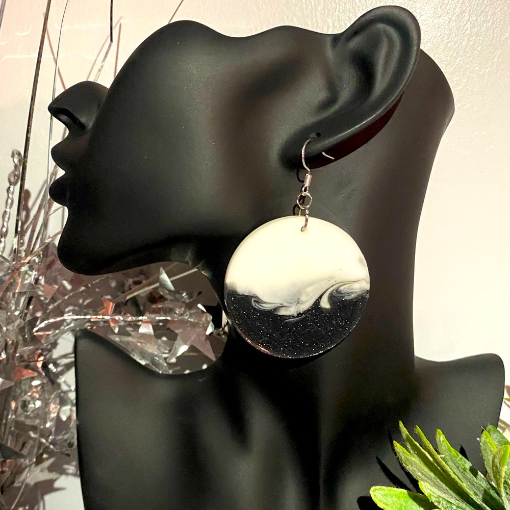 SJB handmade black white round resin earrings silver fish hook rubber back